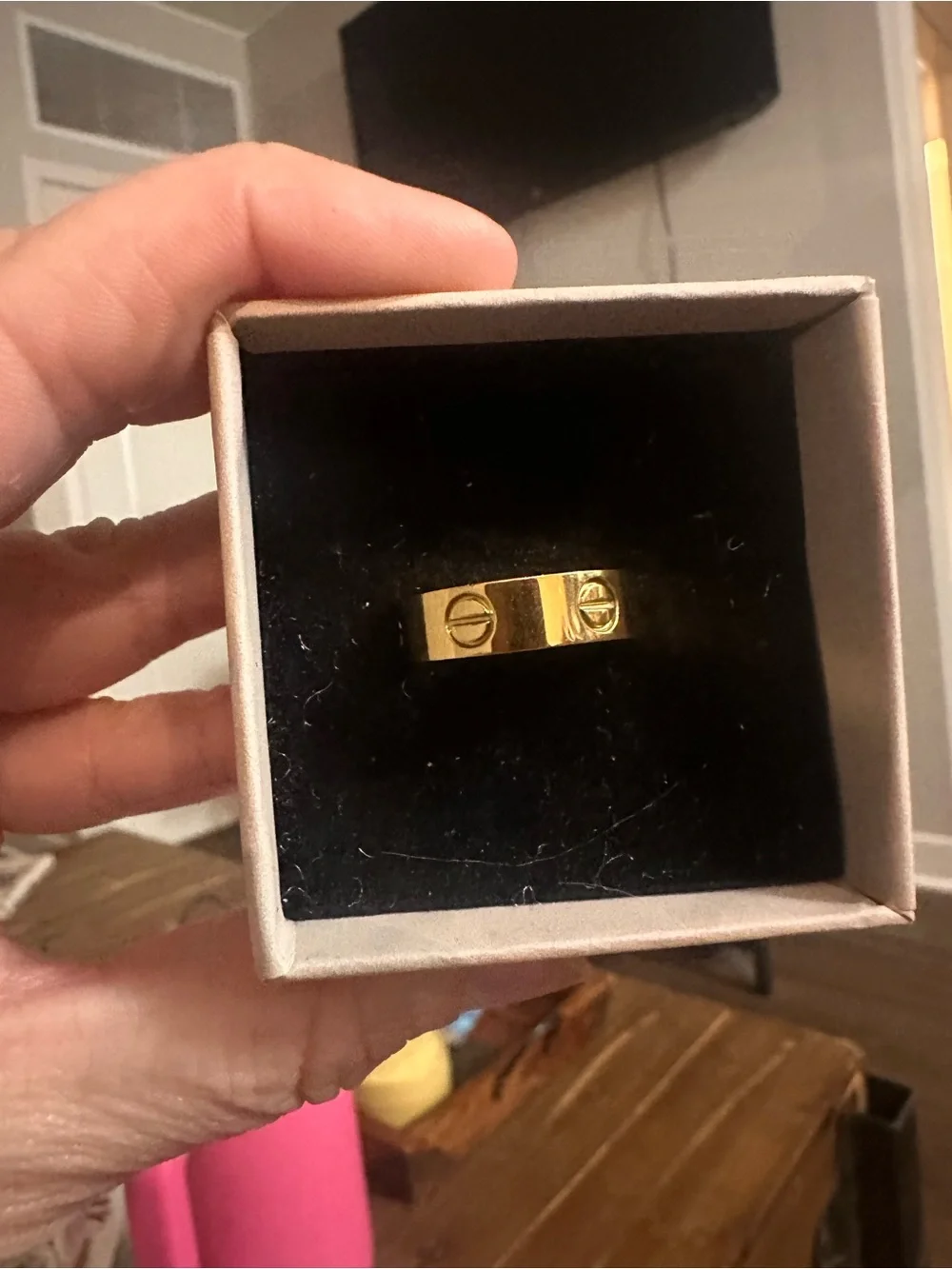 SIZE 8 Gold Screw-Accent womens Band - Picture 2 of 6